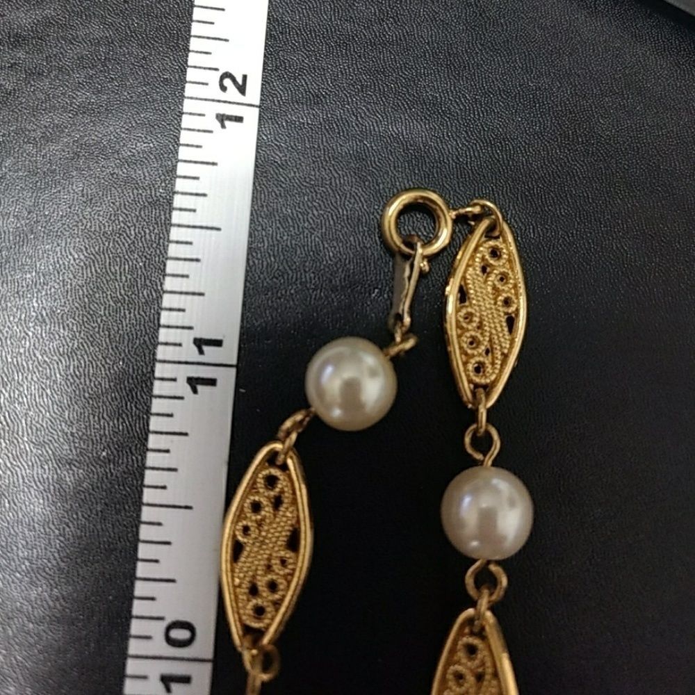 Avon gold tone faux pearl necklace 24" - Picture 3 of 5